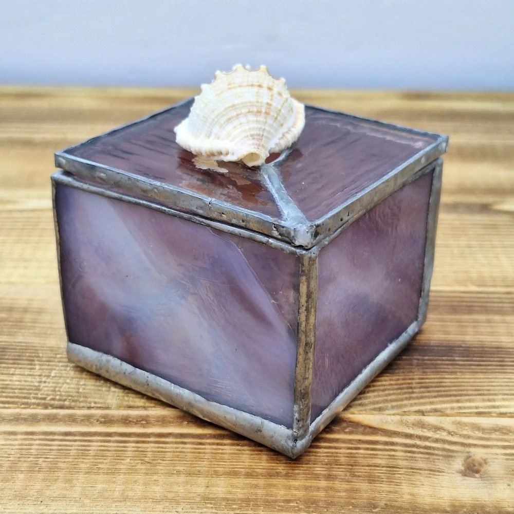 Vtg Mounted Sea Shell Purple Amethyst Glass Trinket‎ Box 2.5 X 2